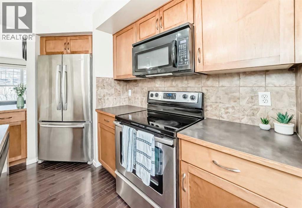822 Panatella Boulevard Nw, Calgary, AB - Indoor Photo Showing Kitchen