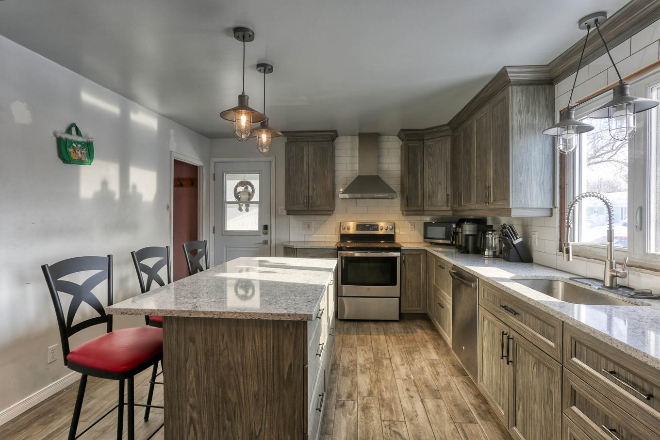 Kitchen - 170 127E Rue, Shawinigan, QC - Indoor Photo Showing Kitchen With Upgraded Kitchen
