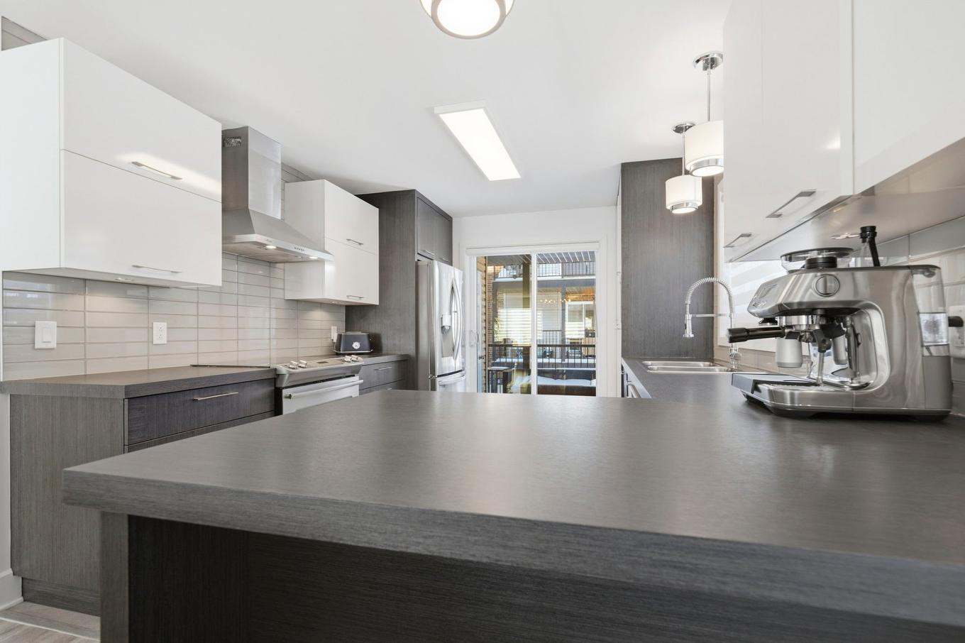 Kitchen - 2-269 Rue Prévert, Saint-Basile-Le-Grand, QC - Indoor Photo Showing Kitchen With Upgraded Kitchen