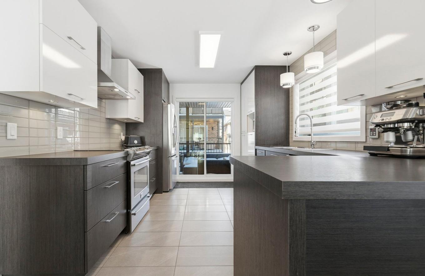 Kitchen - 2-269 Rue Prévert, Saint-Basile-Le-Grand, QC - Indoor Photo Showing Kitchen With Upgraded Kitchen