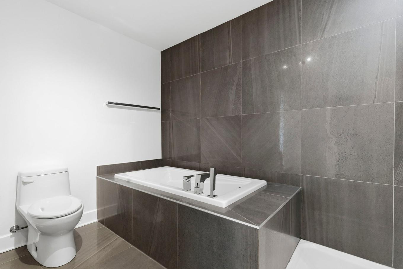 Bathroom - 2-269 Rue Prévert, Saint-Basile-Le-Grand, QC - Indoor Photo Showing Bathroom