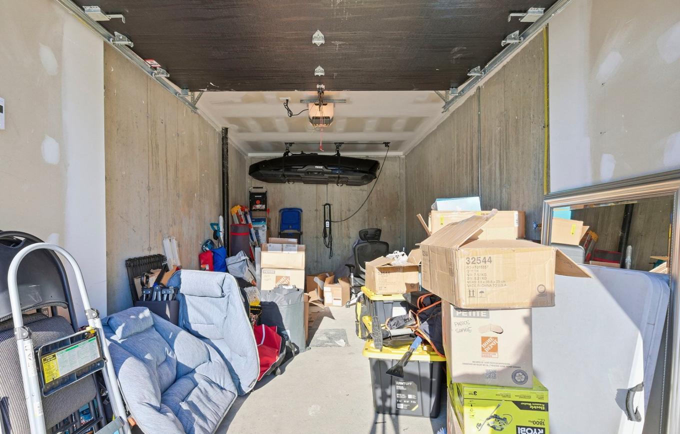 Garage - 2-269 Rue Prévert, Saint-Basile-Le-Grand, QC - Indoor