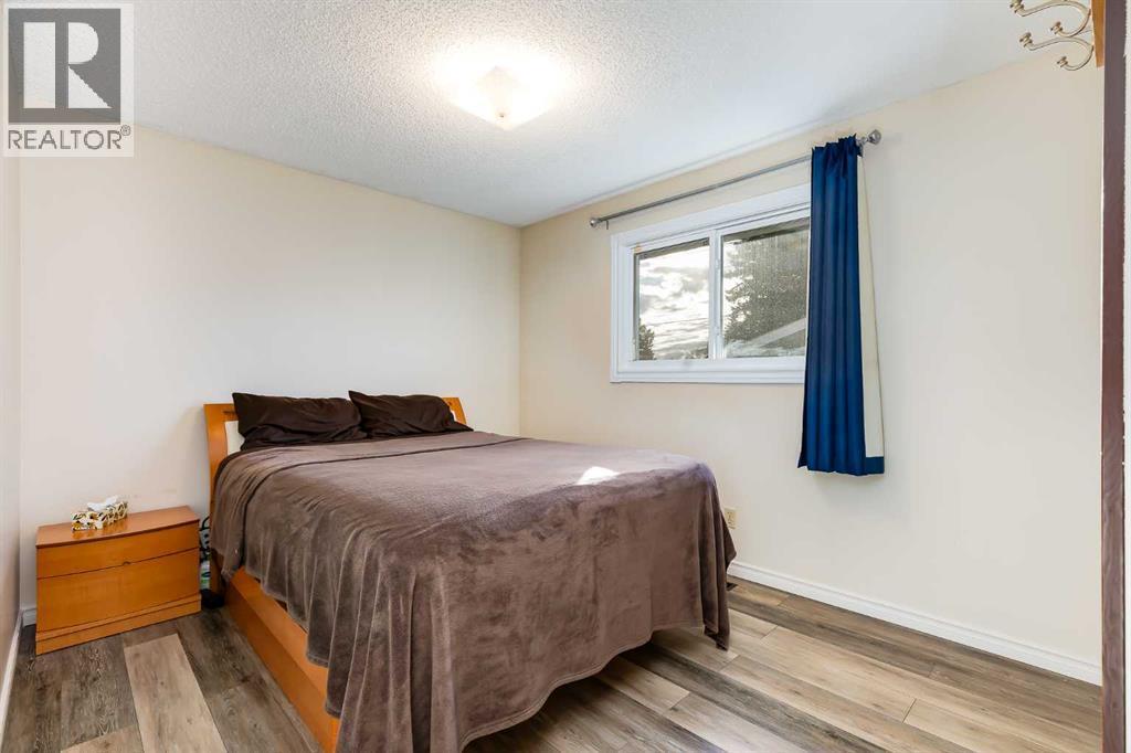 5611 Maidstone Crescent Ne, Calgary, AB - Indoor Photo Showing Bedroom