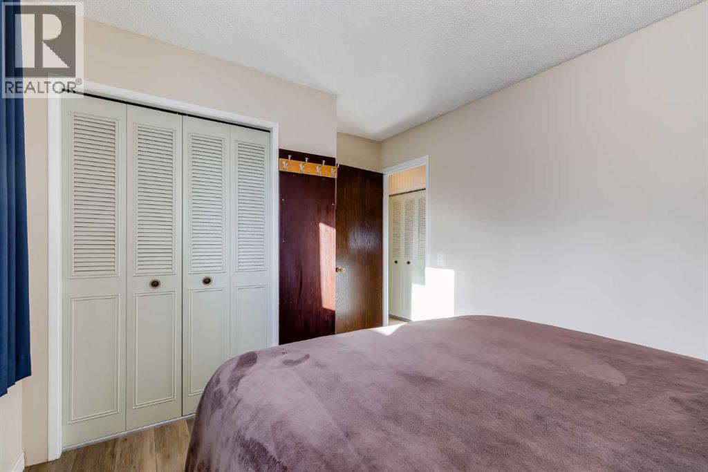 5611 Maidstone Crescent Ne, Calgary, AB - Indoor Photo Showing Bedroom
