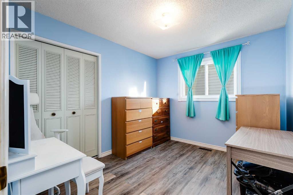 5611 Maidstone Crescent Ne, Calgary, AB - Indoor Photo Showing Bedroom