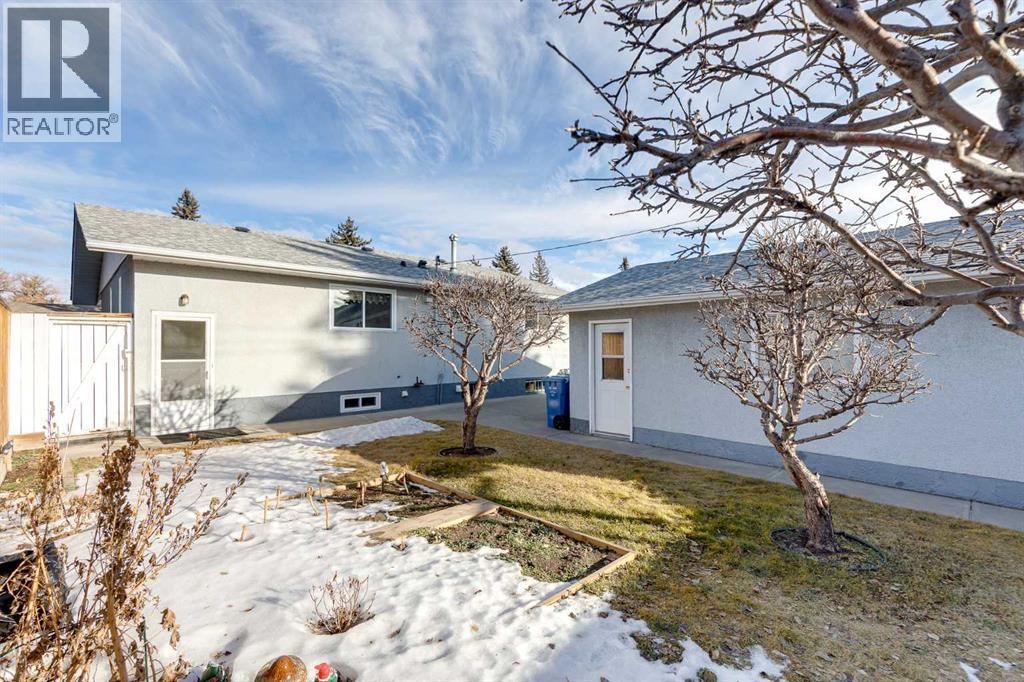 5611 Maidstone Crescent Ne, Calgary, AB - Outdoor