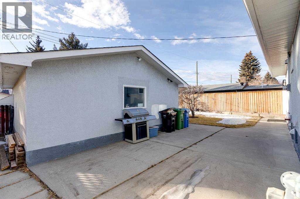 5611 Maidstone Crescent Ne, Calgary, AB - Outdoor With Exterior
