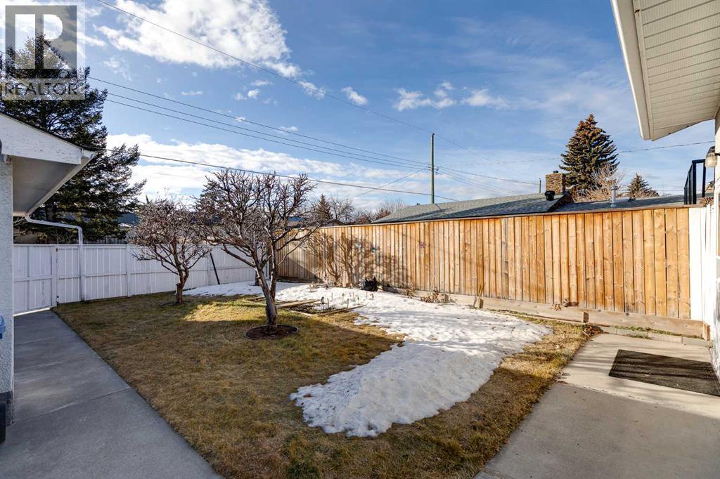 5611 Maidstone Crescent Ne, Calgary, AB - Outdoor