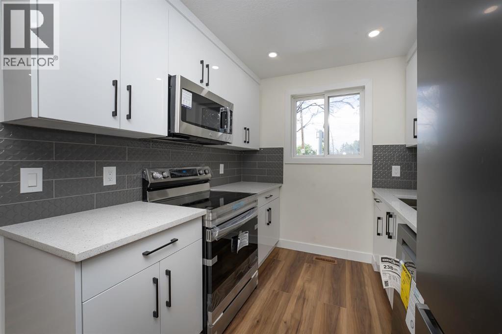 140 Whitworth Way, Calgary, AB - Indoor Photo Showing Kitchen