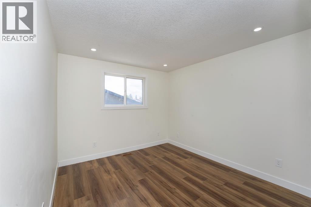 140 Whitworth Way, Calgary, AB - Indoor Photo Showing Other Room