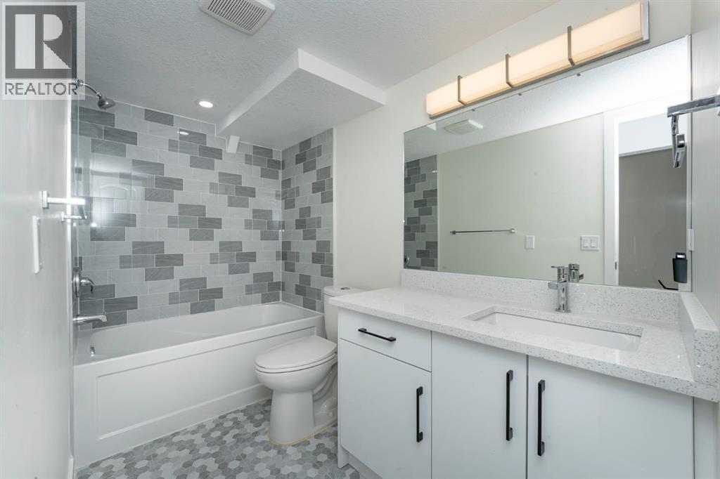 140 Whitworth Way, Calgary, AB - Indoor Photo Showing Bathroom