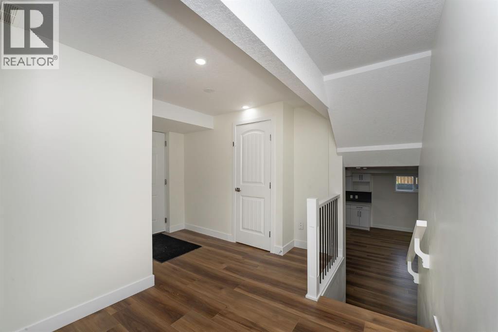 140 Whitworth Way, Calgary, AB - Indoor Photo Showing Other Room