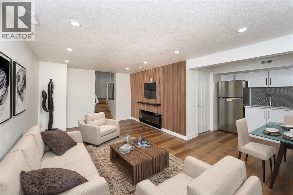 140 Whitworth Way, Calgary, AB - Indoor Photo Showing Living Room