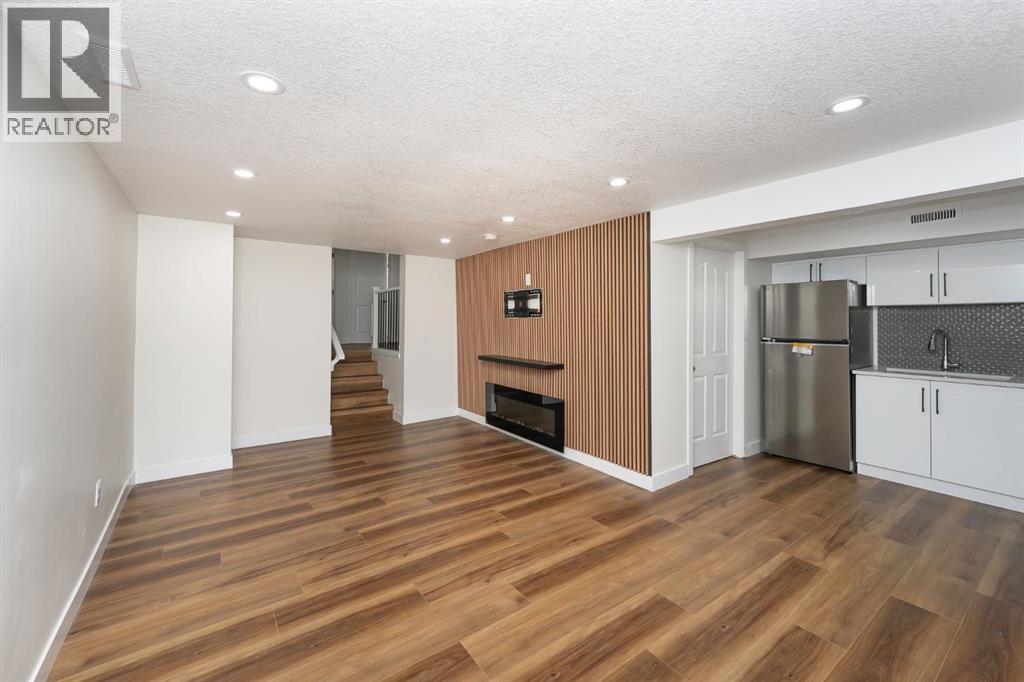 140 Whitworth Way, Calgary, AB - Indoor Photo Showing Other Room