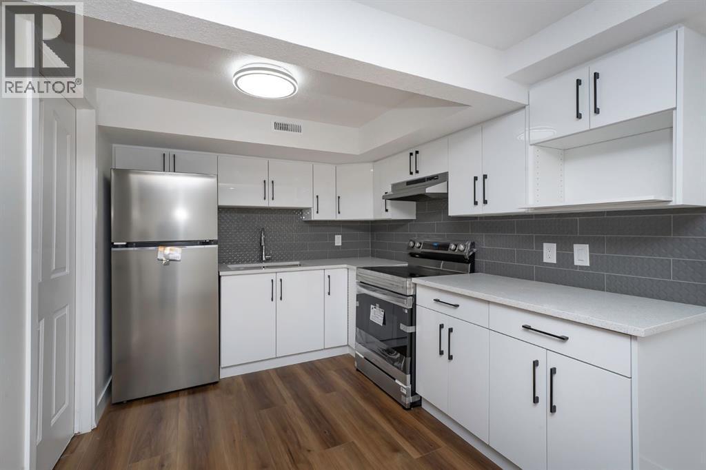 140 Whitworth Way, Calgary, AB - Indoor Photo Showing Kitchen