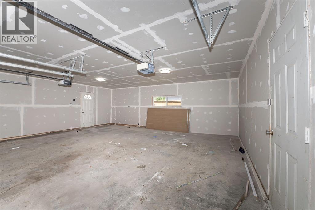 140 Whitworth Way, Calgary, AB - Indoor Photo Showing Garage