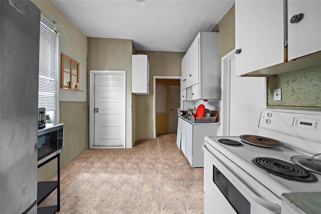 45 Furby Street, Winnipeg, MB - Indoor Photo Showing Kitchen