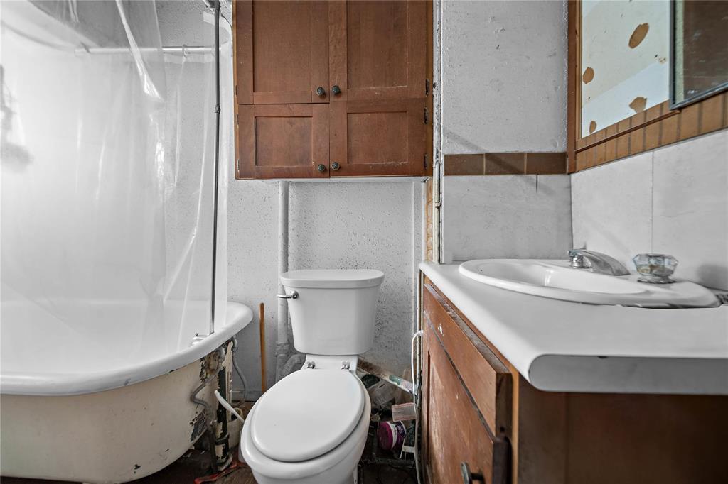 45 Furby Street, Winnipeg, MB - Indoor Photo Showing Bathroom