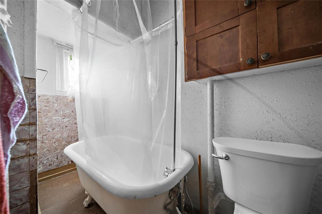 45 Furby Street, Winnipeg, MB - Indoor Photo Showing Bathroom