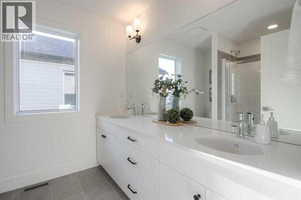 4329 28 Avenue S, Lethbridge, AB - Indoor Photo Showing Bathroom