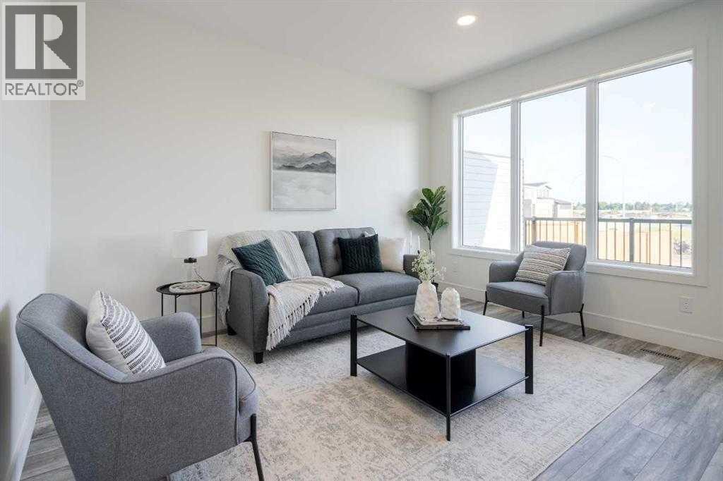 4329 28 Avenue S, Lethbridge, AB - Indoor Photo Showing Living Room