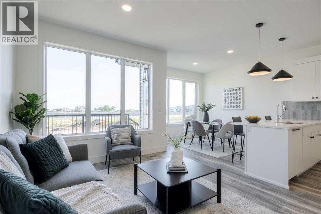 4329 28 Avenue S, Lethbridge, AB - Indoor Photo Showing Living Room