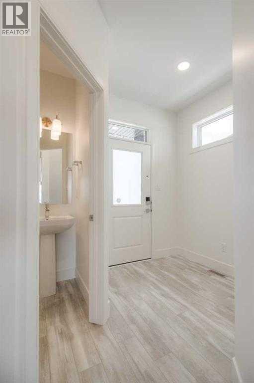 4333 28 Avenue S, Lethbridge, AB - Indoor Photo Showing Other Room