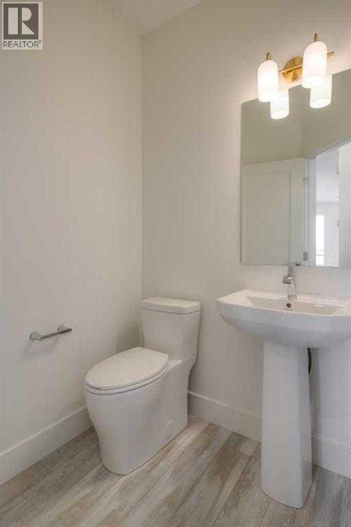 4333 28 Avenue S, Lethbridge, AB - Indoor Photo Showing Bathroom