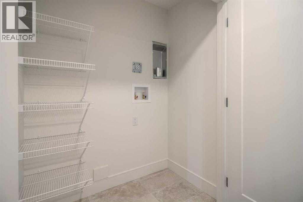 4333 28 Avenue S, Lethbridge, AB - Indoor With Storage