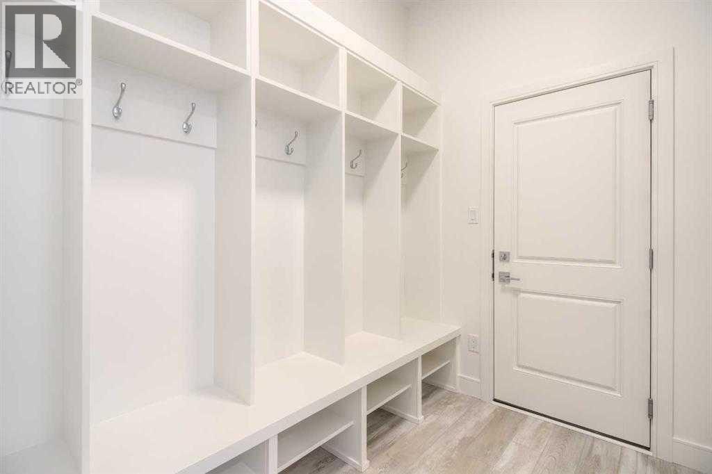 4333 28 Avenue S, Lethbridge, AB - Indoor With Storage