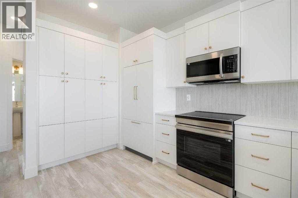4333 28 Avenue S, Lethbridge, AB - Indoor Photo Showing Kitchen