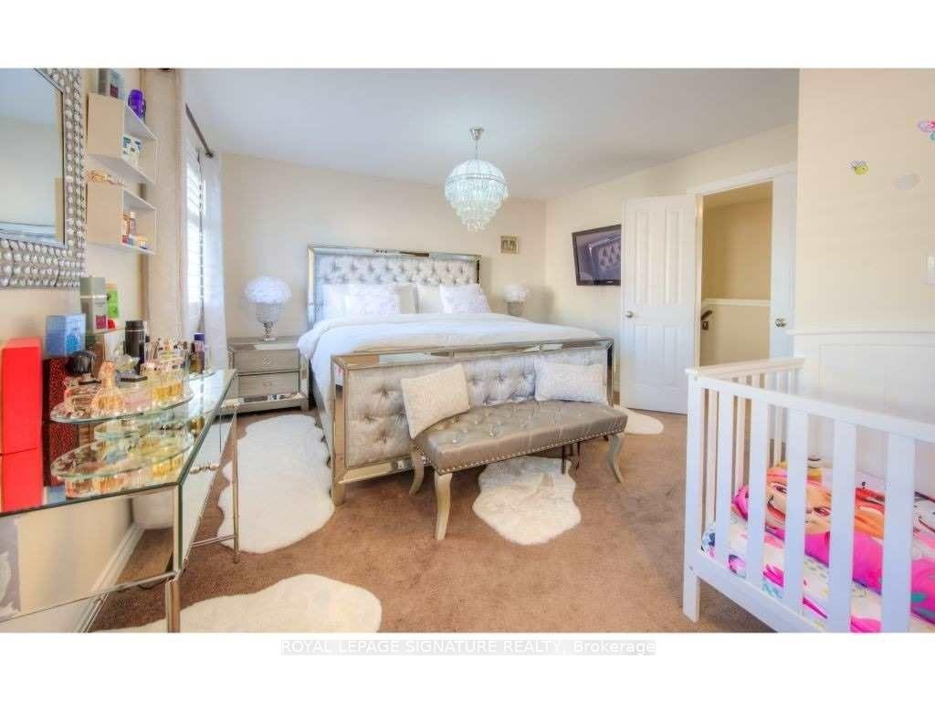 30 Pumpkin Pass, Hamilton, ON - Indoor Photo Showing Bedroom