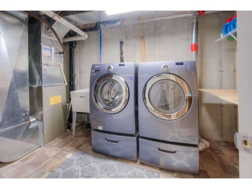 30 Pumpkin Pass, Hamilton, ON - Indoor Photo Showing Laundry Room