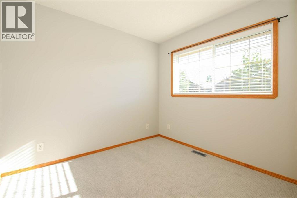 33 Duckering Close, Red Deer, AB - Indoor Photo Showing Other Room