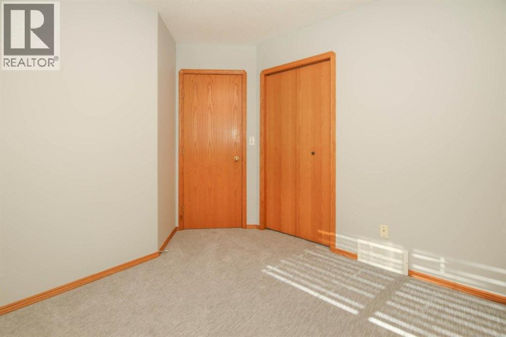 33 Duckering Close, Red Deer, AB - Indoor Photo Showing Other Room