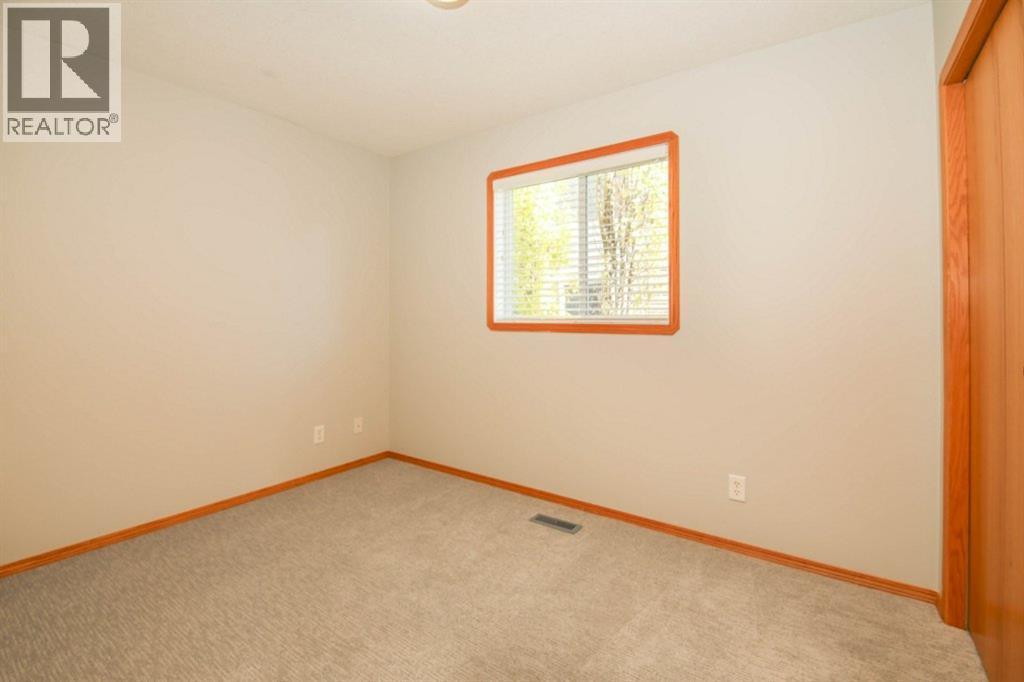 33 Duckering Close, Red Deer, AB - Indoor Photo Showing Other Room