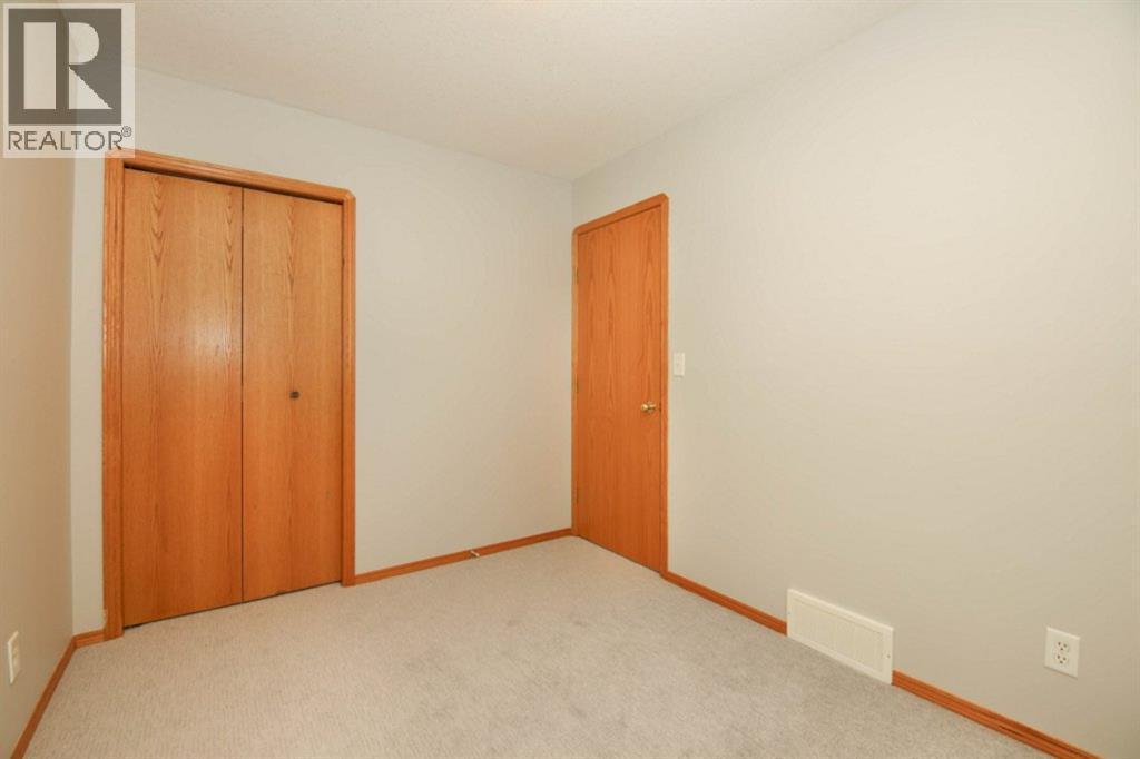 33 Duckering Close, Red Deer, AB - Indoor Photo Showing Other Room