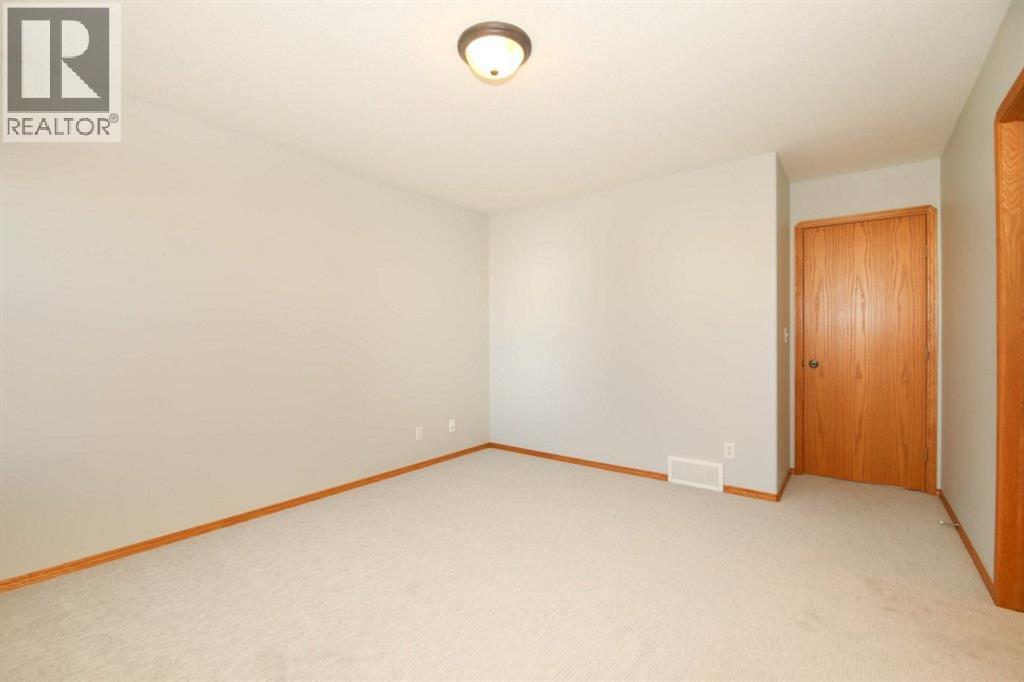 33 Duckering Close, Red Deer, AB - Indoor Photo Showing Other Room