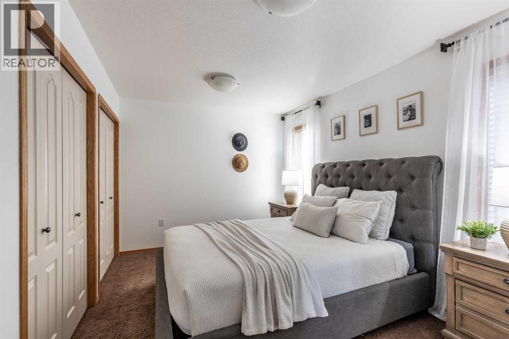 367 Ranchlands Boulevard Ne, Medicine Hat, AB - Indoor Photo Showing Bedroom