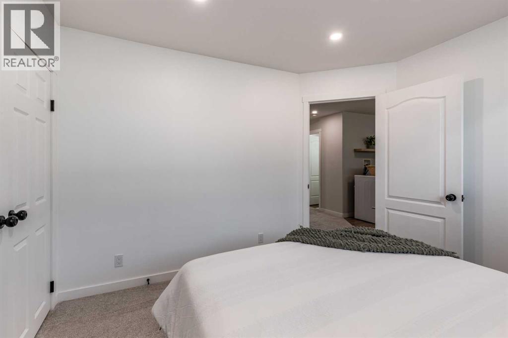 367 Ranchlands Boulevard Ne, Medicine Hat, AB - Indoor Photo Showing Bedroom