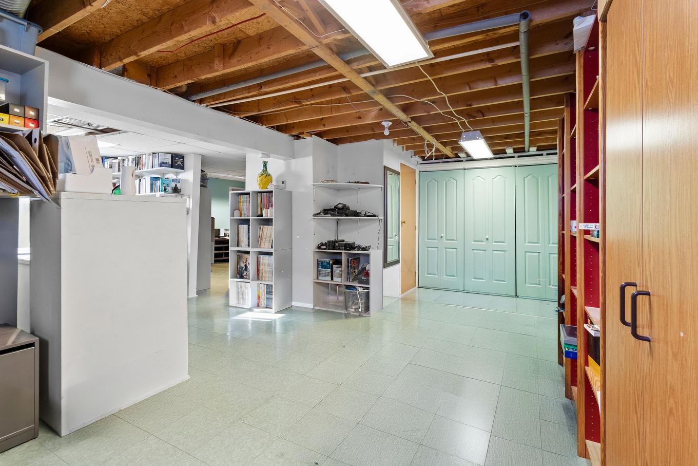 Salle familiale - 1381 Boul. Gaétan-Boucher, Longueuil (Saint-Hubert), QC - Indoor Photo Showing Basement