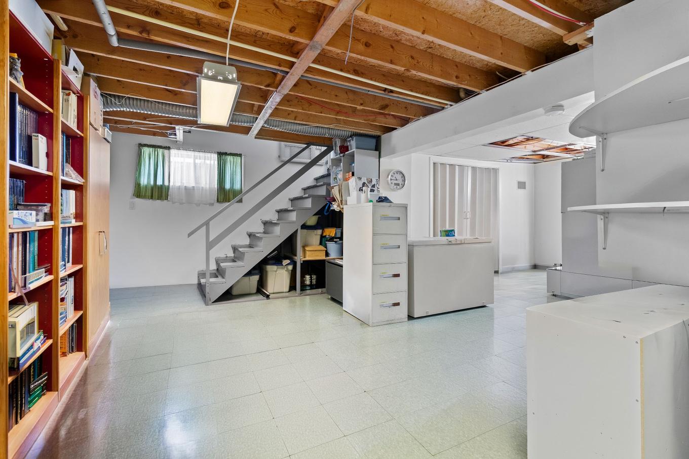Salle familiale - 1381 Boul. Gaétan-Boucher, Longueuil (Saint-Hubert), QC - Indoor Photo Showing Basement