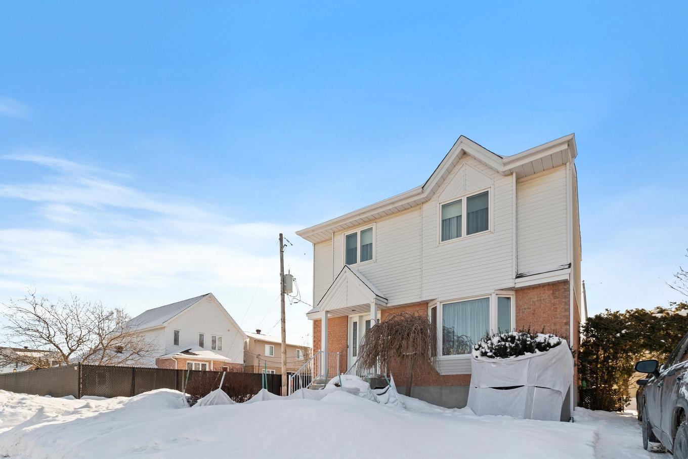 Façade - 1381 Boul. Gaétan-Boucher, Longueuil (Saint-Hubert), QC - Outdoor