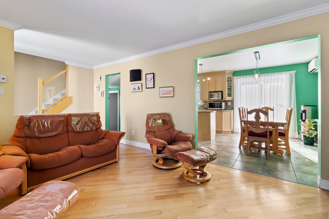 Salon - 1381 Boul. Gaétan-Boucher, Longueuil (Saint-Hubert), QC - Indoor Photo Showing Living Room