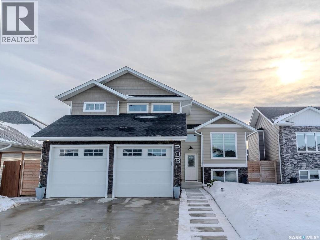 203 Settler Crescent, Warman, SK - Outdoor With Facade