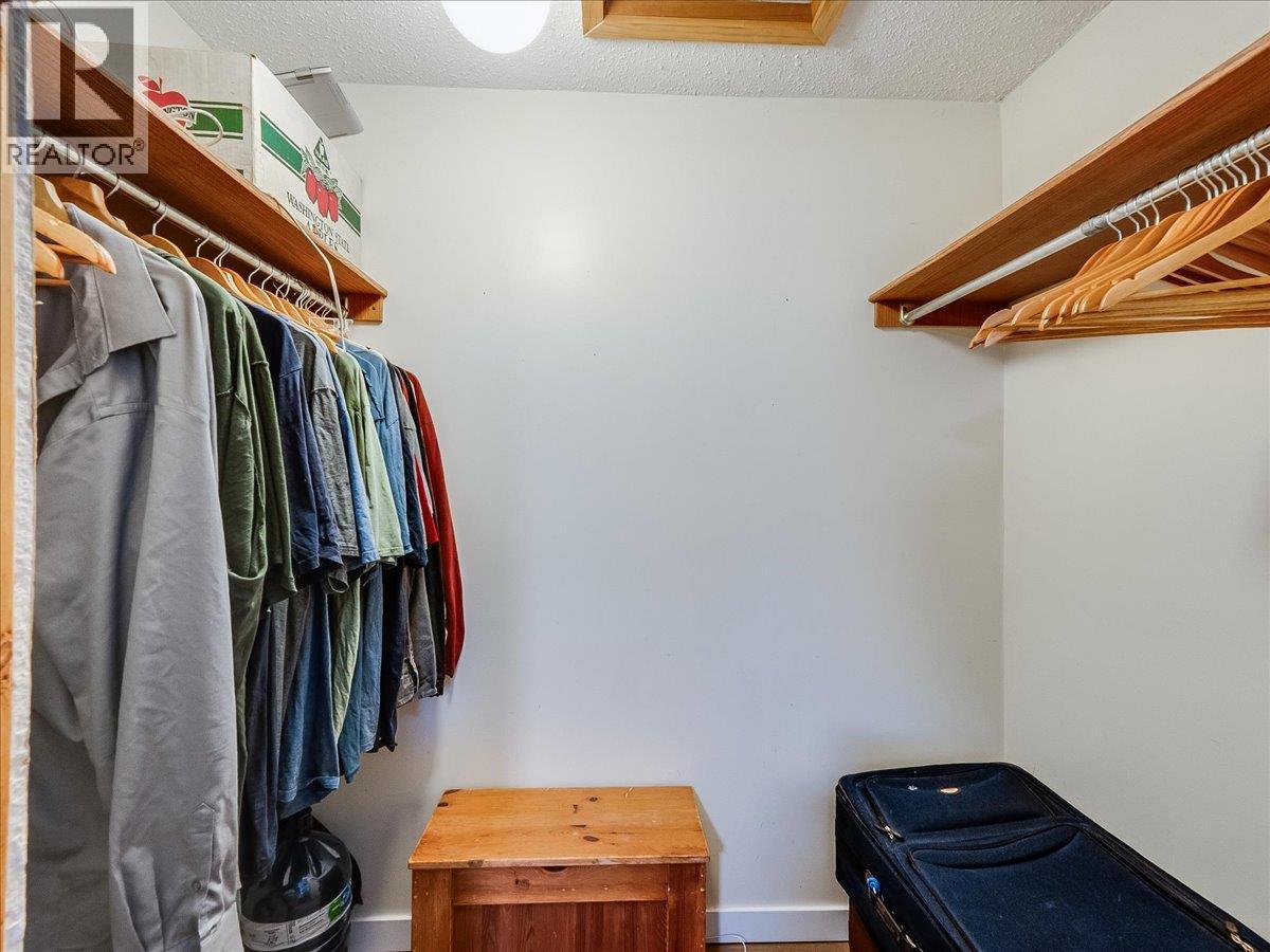 522 3Rd Avenue, Rivervale, BC - Indoor With Storage