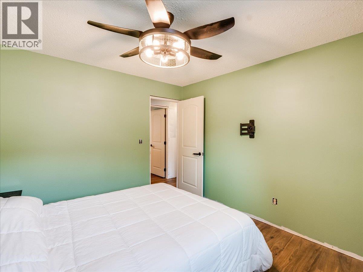 522 3Rd Avenue, Rivervale, BC - Indoor Photo Showing Bedroom
