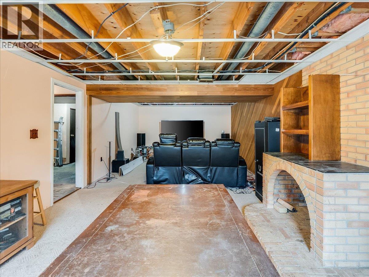 522 3Rd Avenue, Rivervale, BC - Indoor Photo Showing Basement