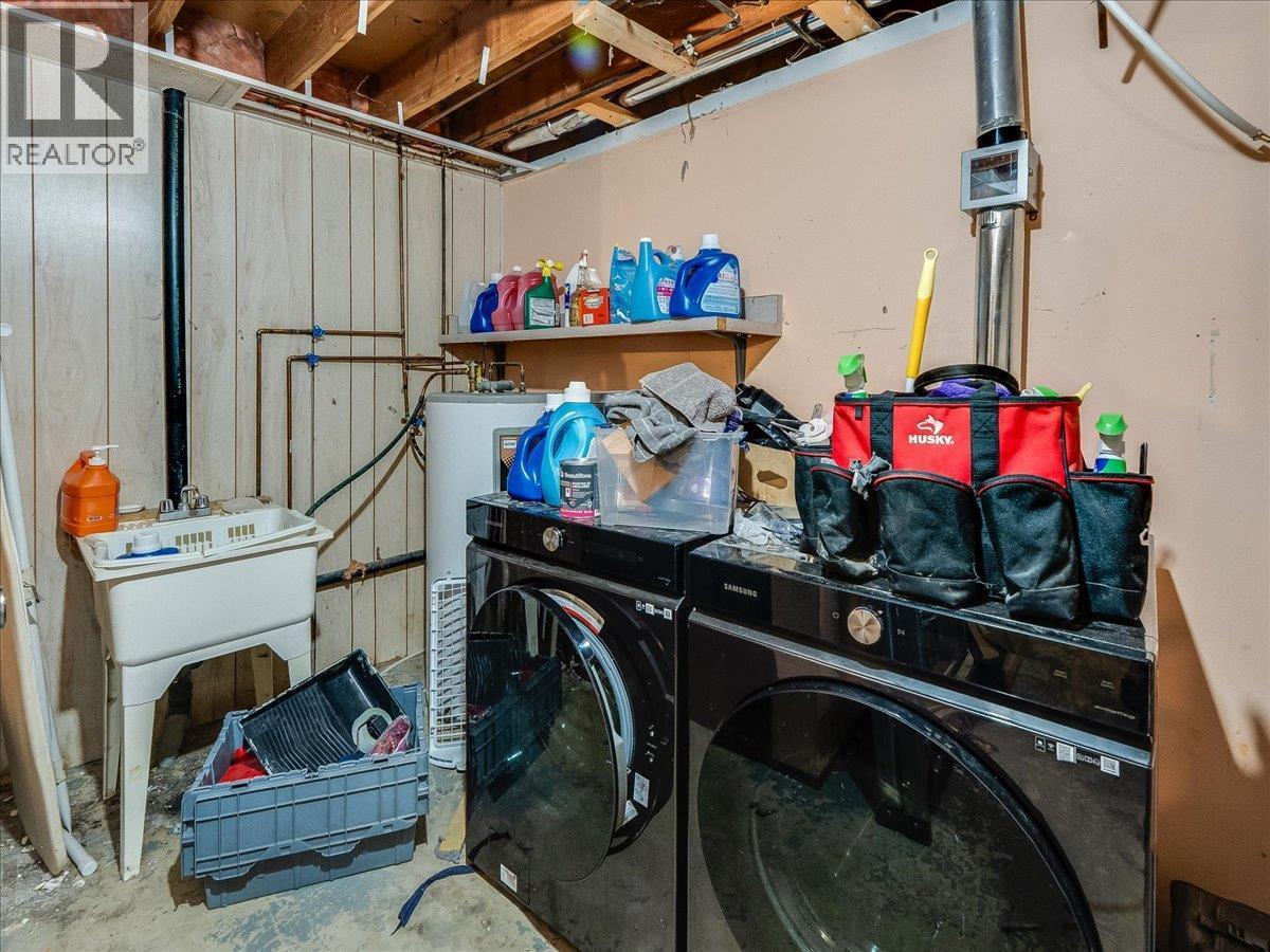 522 3Rd Avenue, Rivervale, BC - Indoor Photo Showing Laundry Room