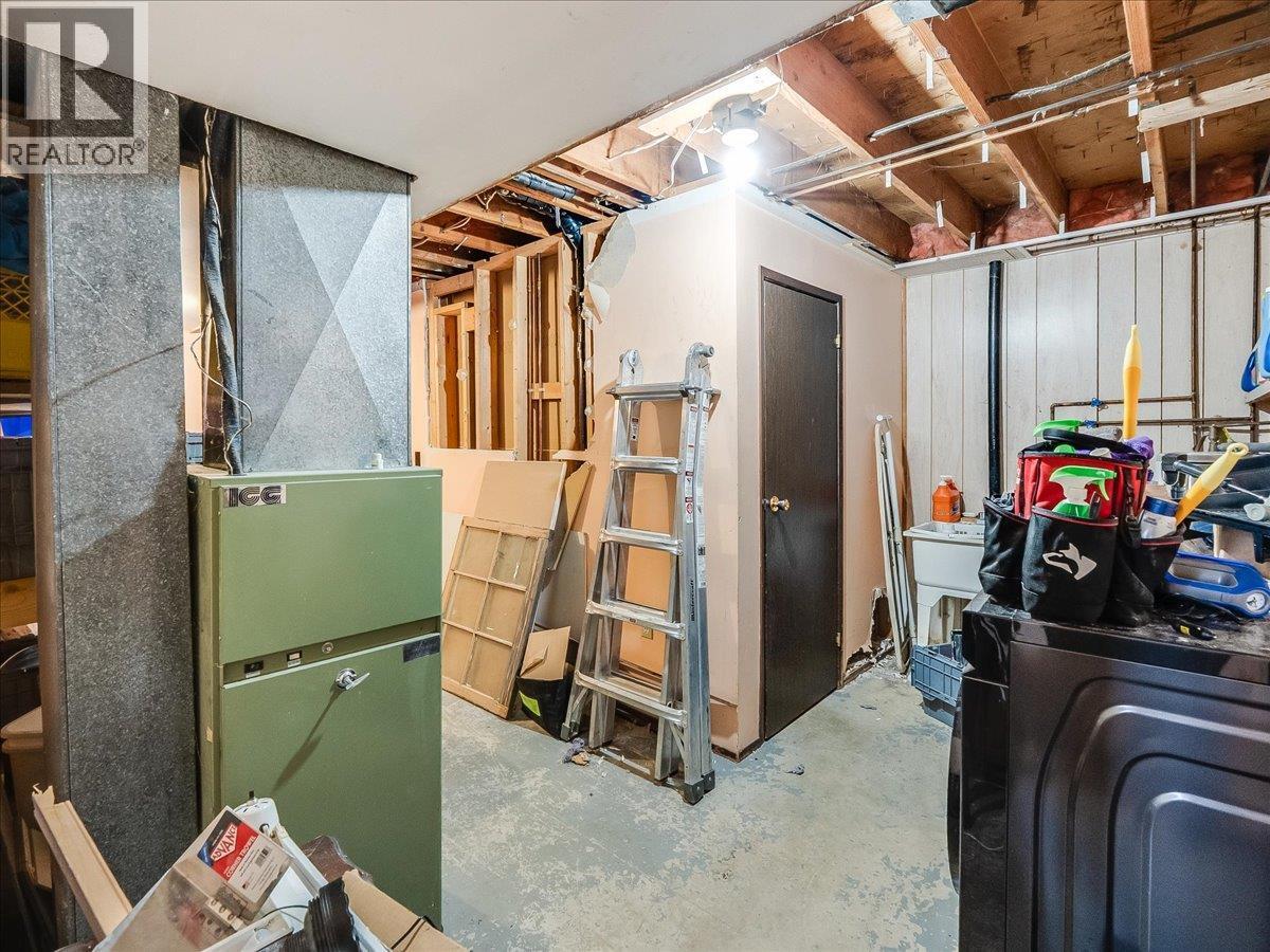 522 3Rd Avenue, Rivervale, BC - Indoor Photo Showing Laundry Room